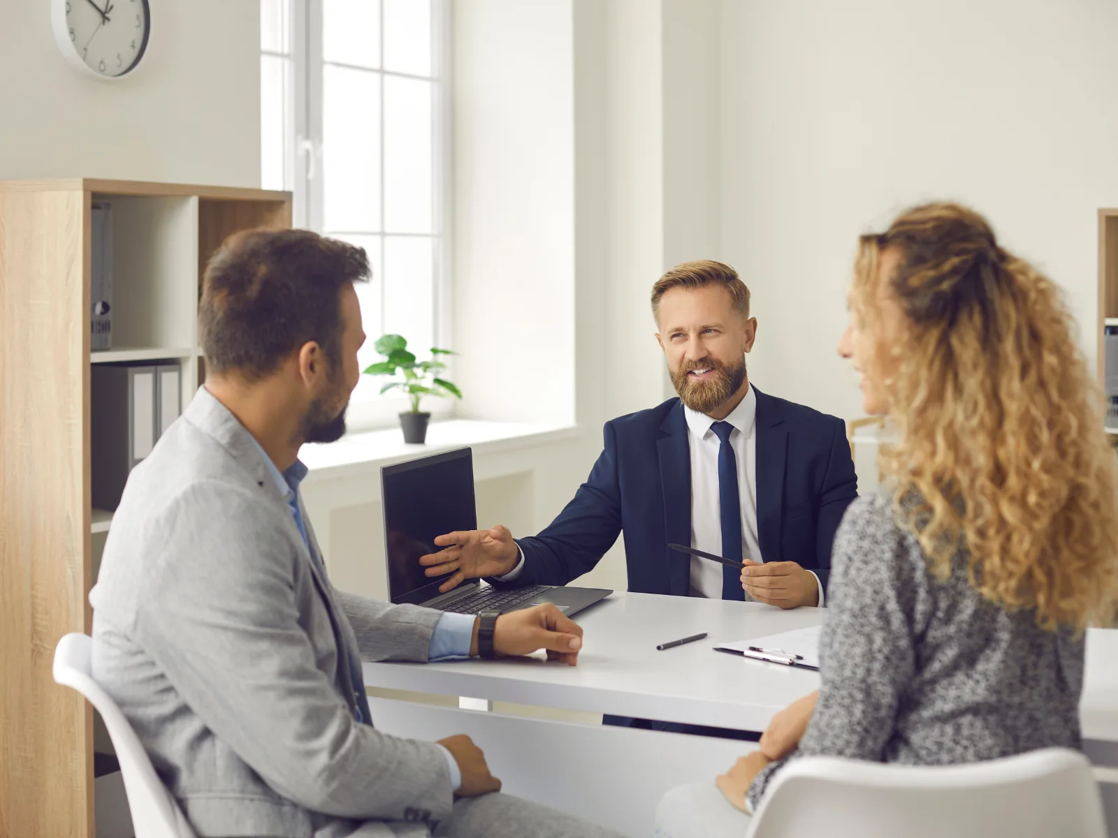 Conseiller patrimonial en rendez-vous avec un client